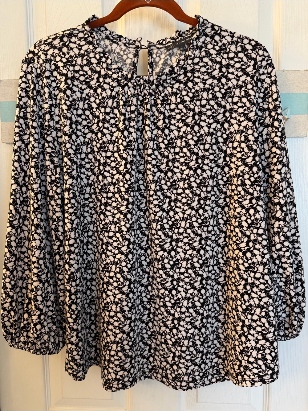 Adrianna Papell blouse features a chic black-and-white ditsy floral print Sz L